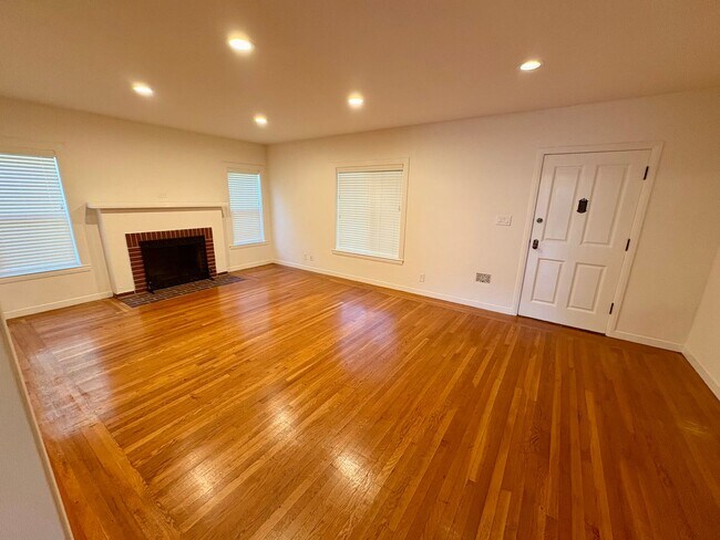 Building Photo - Updated and Stunning 2bed/1bath home in Mi...