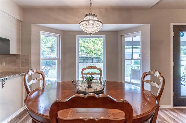 Building Photo - 911 Meadowlark Ln