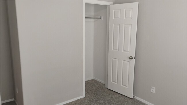 Building Photo - 1701 Forest Dr