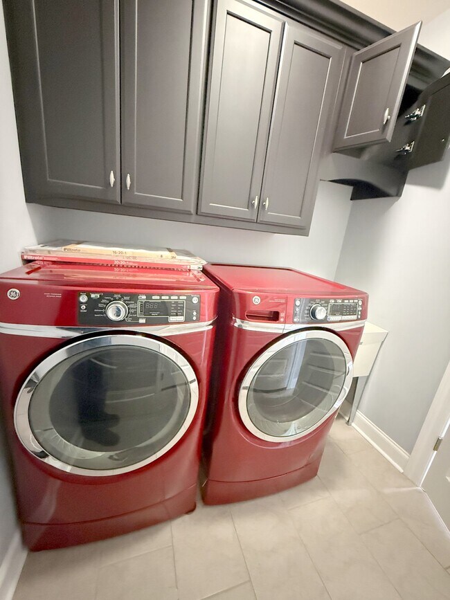 Building Photo - 218 Woodgrove Dr NW