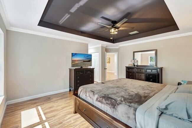 Building Photo - 6788 Hendry Dr
