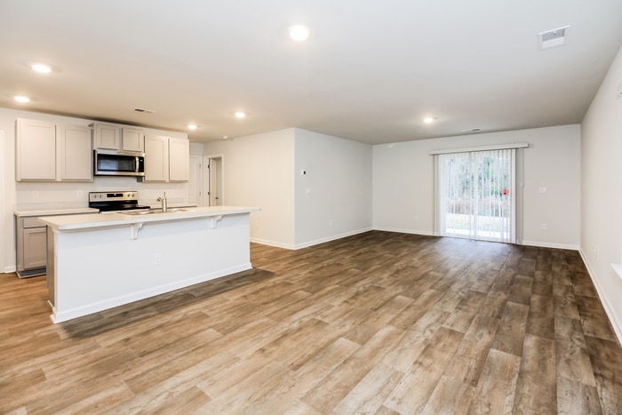 Building Photo - 523 Sugar Pne Dr