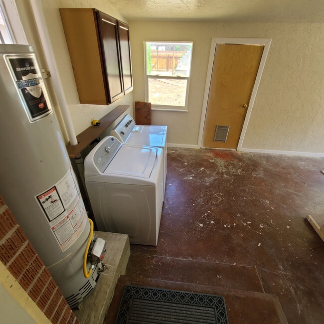 Building Photo - 1260 Pinyon Ave