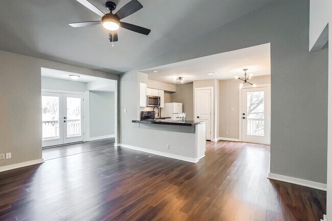 Building Photo - 5909 Lago Vista Way