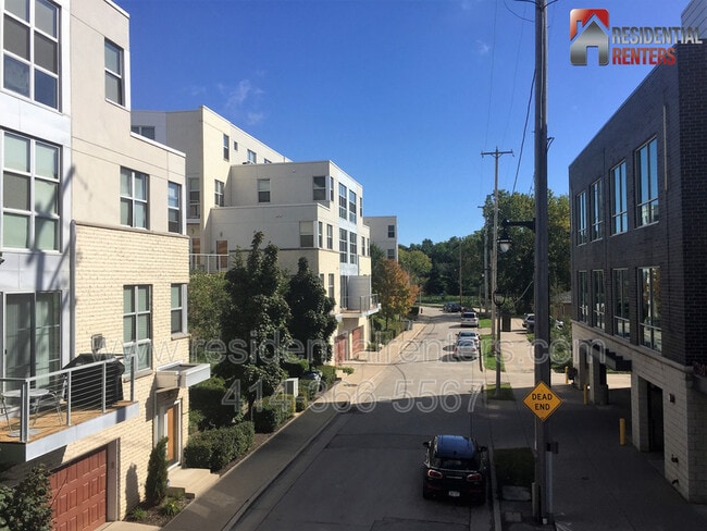 Building Photo - 2121 N Riverboat Rd