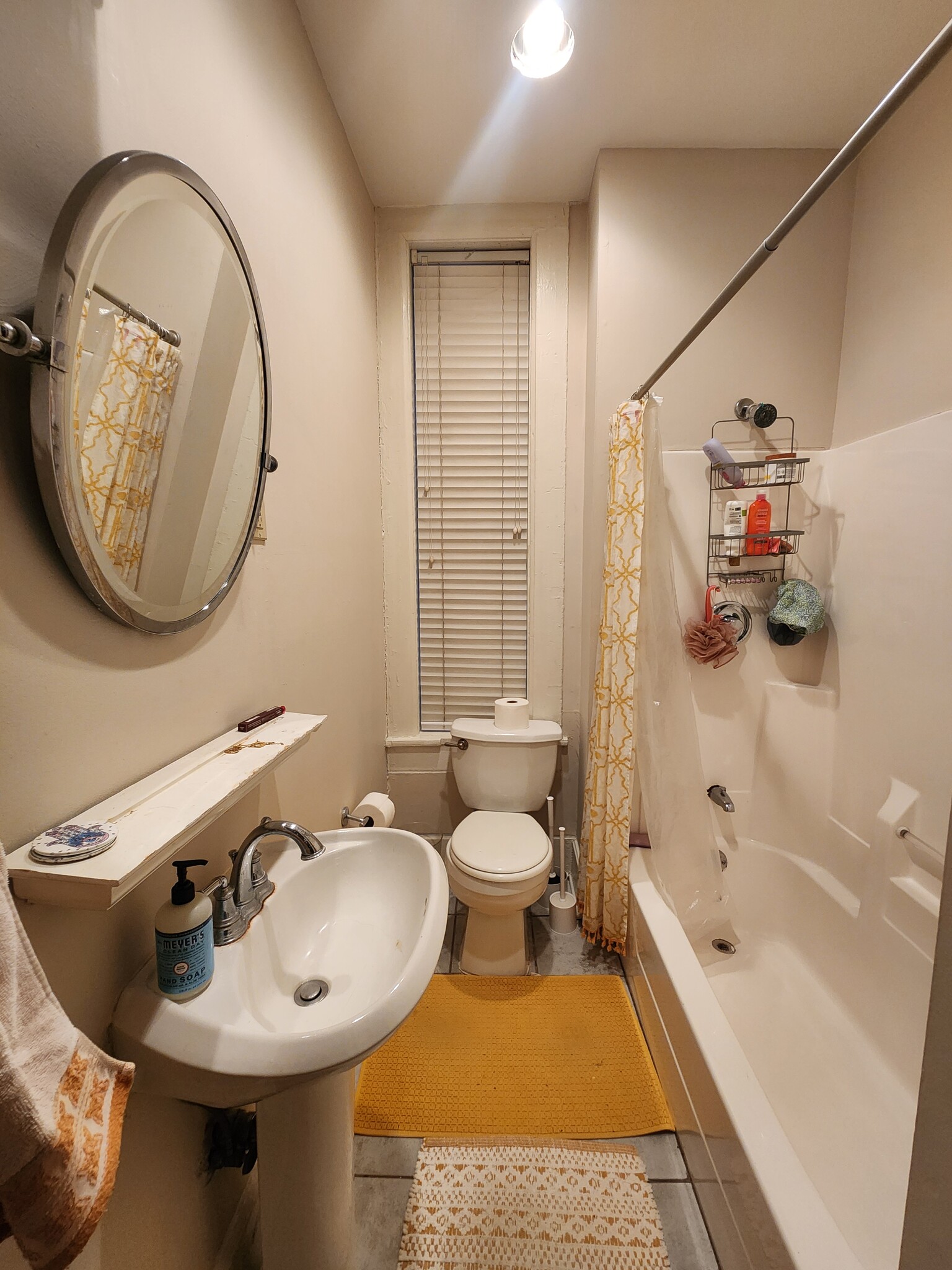 Building Photo - 1623 N Hermitage Ave