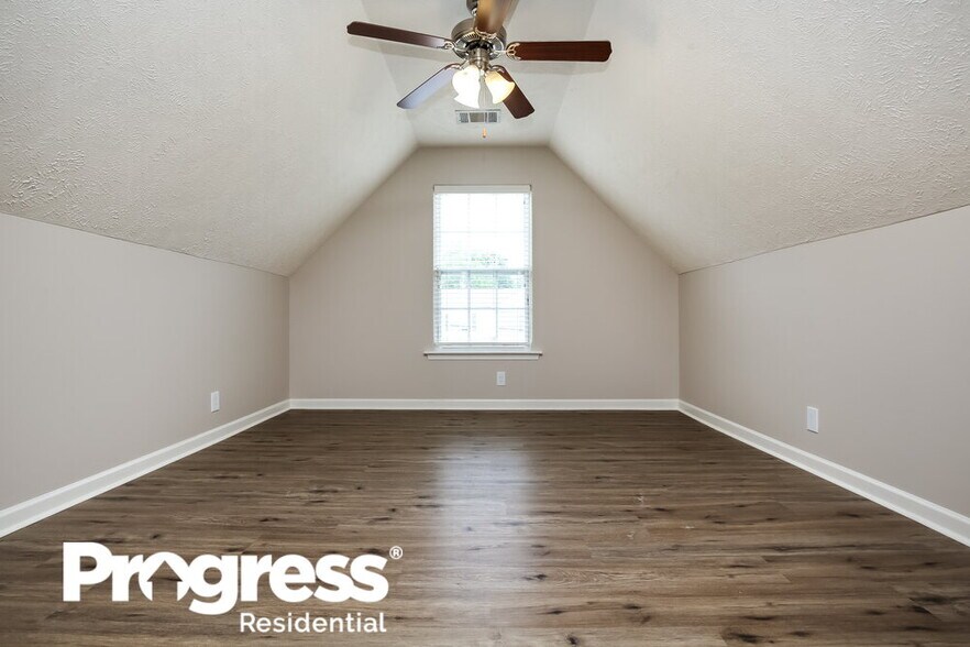 Building Photo - 106 Lyndhurst Dr