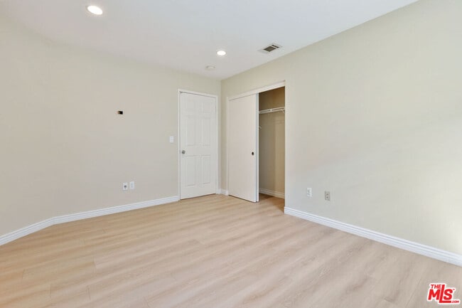 Building Photo - 2020 Penmar Ave