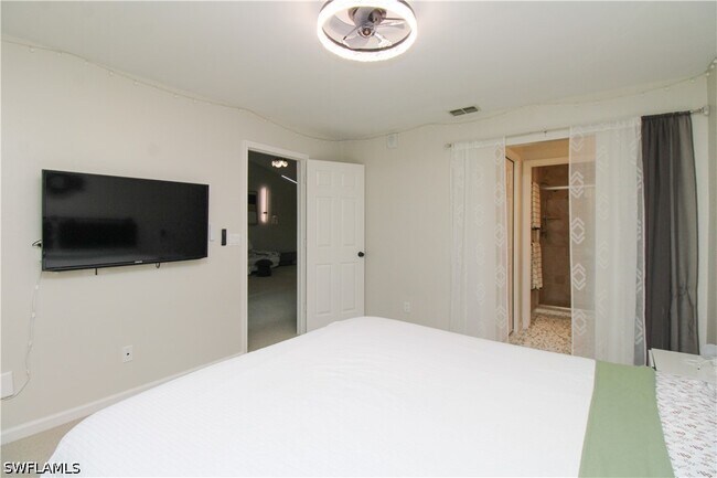 Building Photo - 5767 Deauville Cir