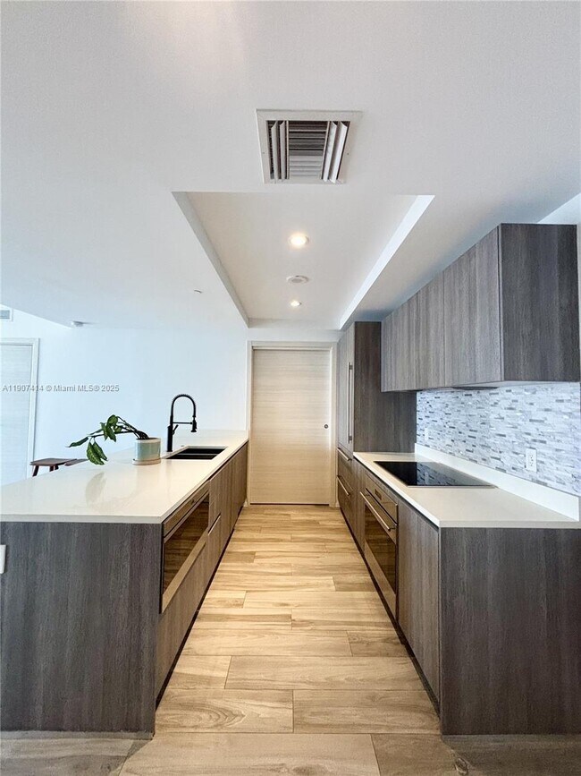 Building Photo - 801 S Miami Ave