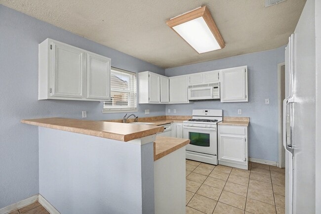 Building Photo - 454 Lost Rock Dr