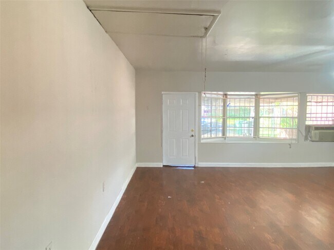 Building Photo - 6602 Ariel St