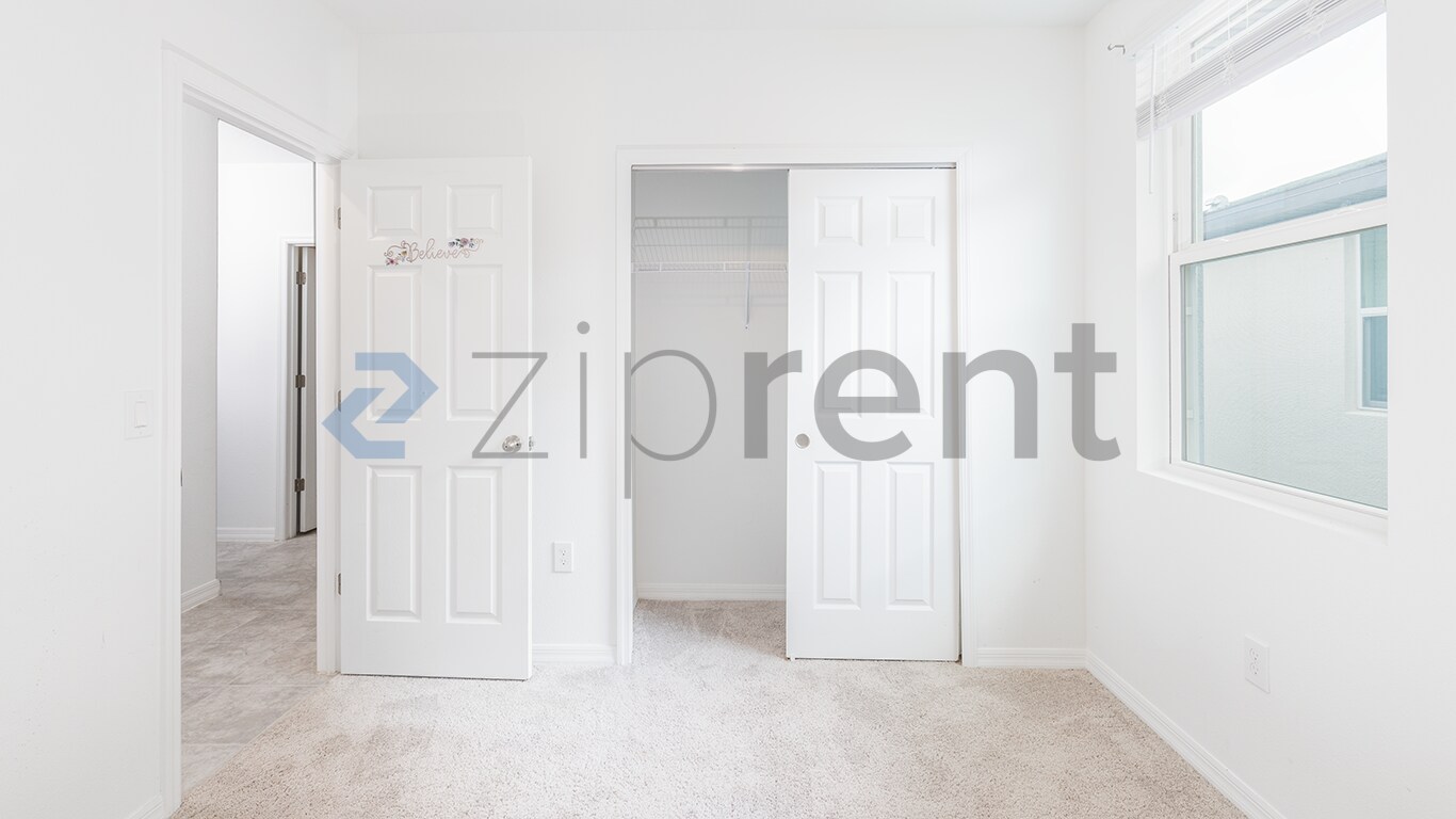 Building Photo - Unit