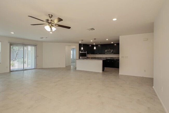 Building Photo - 2432 W Jessica Ln