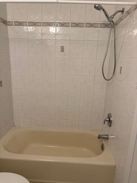 Building Photo - 80 Mountain Ct