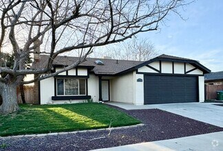 Building Photo - Beautiful 3 bedroom home