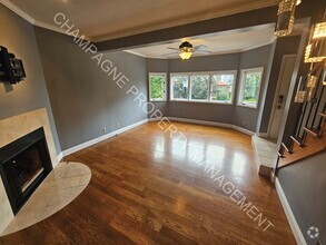 Building Photo - Spacious Townhome in Union Hill Area