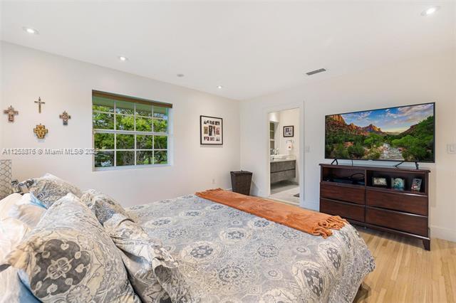 Building Photo - 11401 SW 72nd Plz