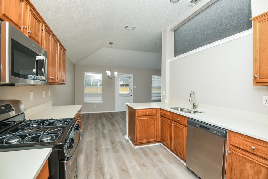 Building Photo - 5133 Eastcreek Dr