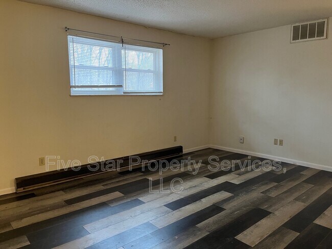 Primary Photo - 2070 W Washington St