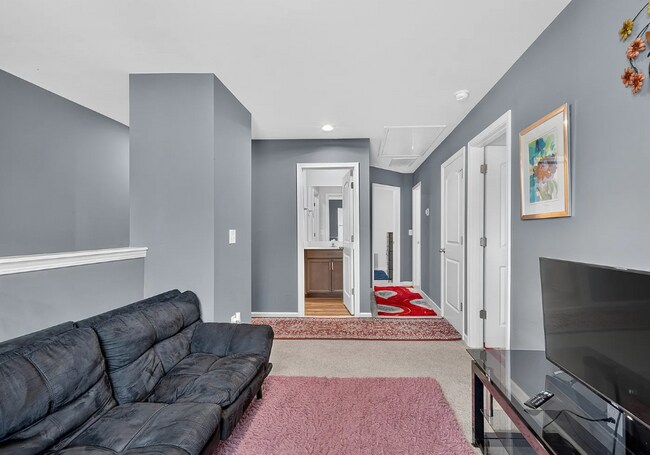 Building Photo - 200 Renwick Dr