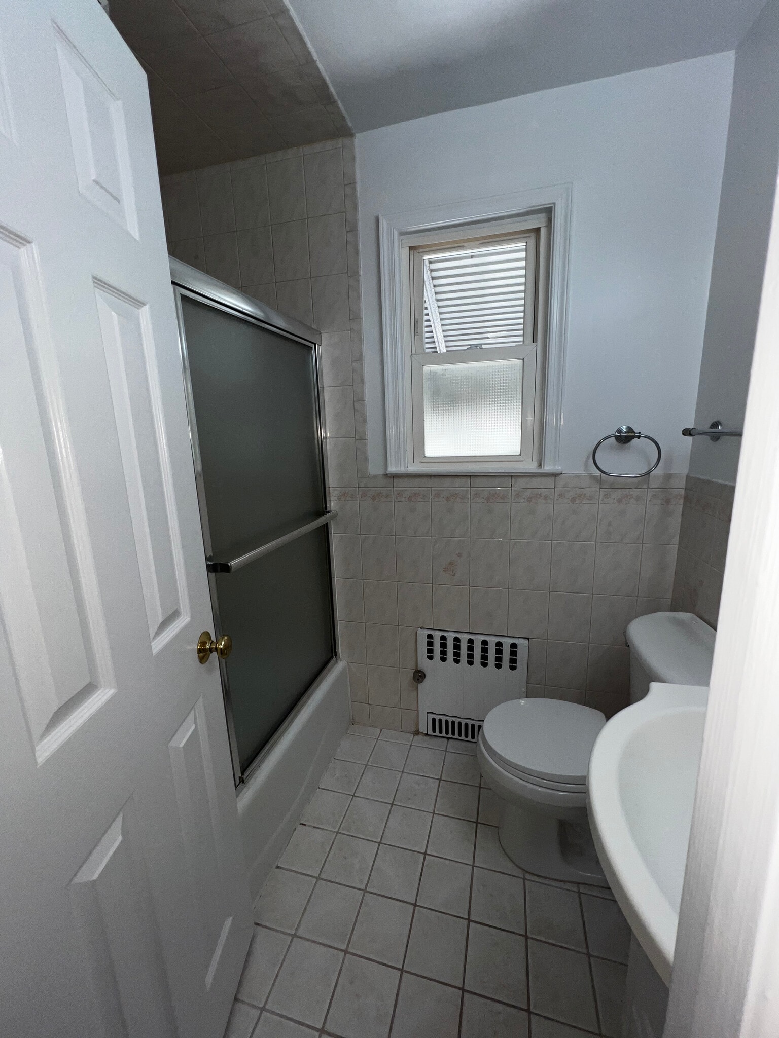 Full Bath - 2457 4th Ave