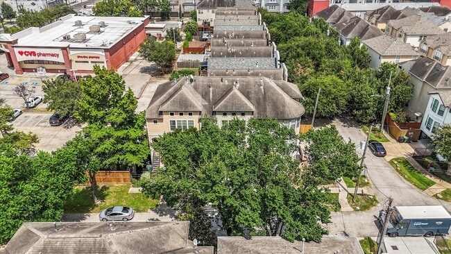 Building Photo - 906 Reinicke St