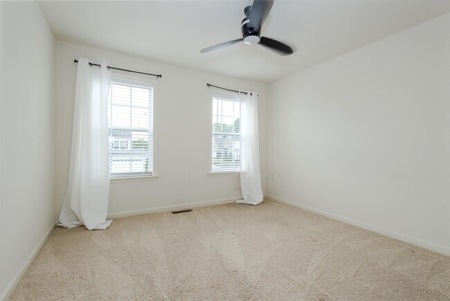 Building Photo - 122 Blakely Rd
