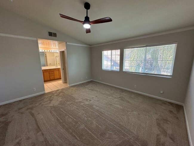 Building Photo - Beautiful 4 Bedroom, 3 Bath Brentwood Home