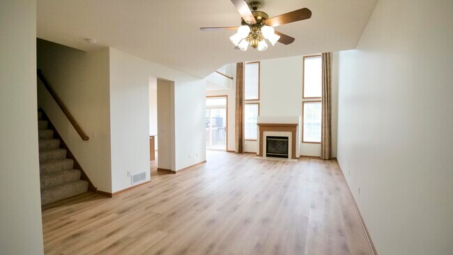 Building Photo - 15250 Florist Cir