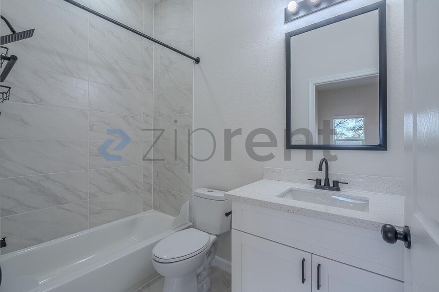 Building Photo - 303 Cartersville St