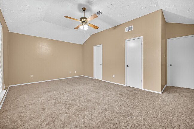 Building Photo - 1926 Woodland Hills Dr