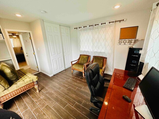 Building Photo - 660 Sunnyside Ave