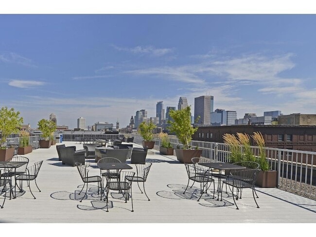 Building Photo - 700 N Washington Ave