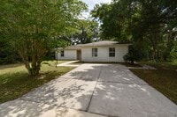 Building Photo - Spacious 3BR/2BA Corner Lot Home + Bonus Room in Silver Springs Shores – $1,650/Month