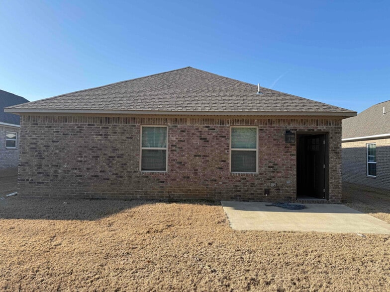 Building Photo - 4600 Wolf Run Trl