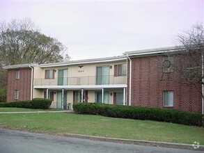 Building Photo - Spacious 2 bedroom 2 bath apartments in Ha...