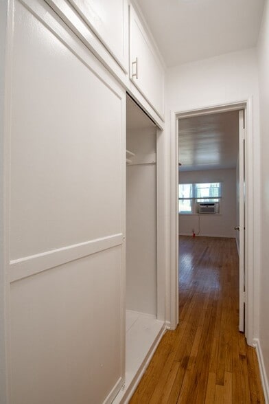 Building Photo - 6308 Vineland Ave