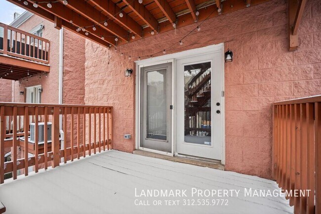 Building Photo - 1449 N Larrabee St