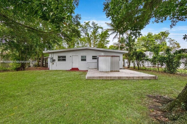 Building Photo - 501 Carolina Ave