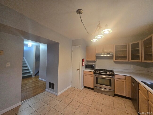 Building Photo - 60 Evan Rd