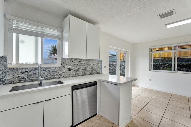 Building Photo - 1154 NW 103rd St