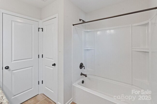 Building Photo - 2076 Waverly Ct