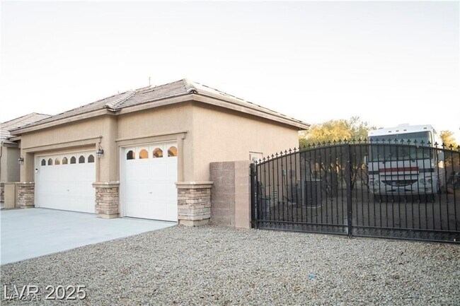 Building Photo - 5527 Breecher Ave