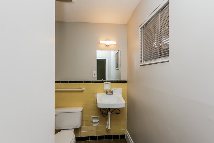Building Photo - 227 Valley Vista Dr