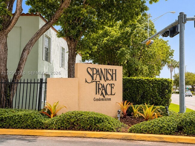 Building Photo - 10738 N Kendall Dr