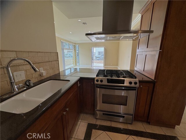 Building Photo - 4510 Seashore Dr