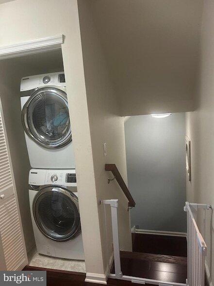 Building Photo - 4438-4400 Riverview Ln