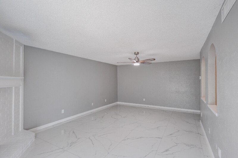 Building Photo - 3501 Green Hill Dr