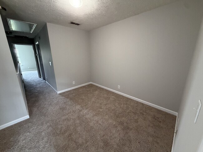 Building Photo - 4850 Laura Jeanne Blvd